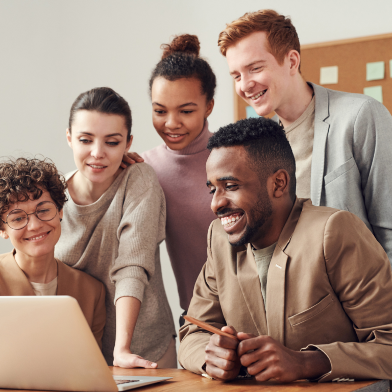 équipe commerciale entrain de travailler